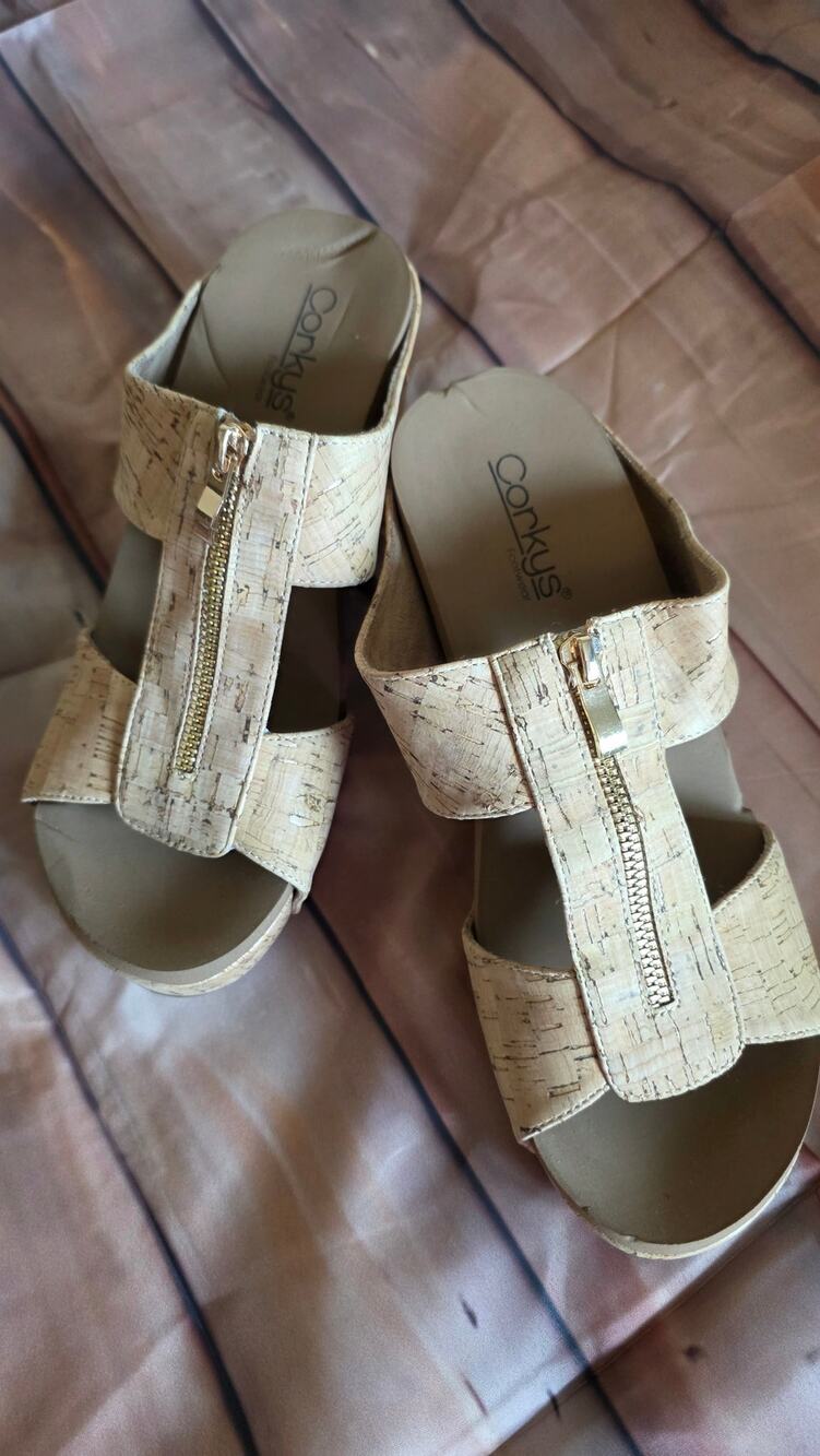 Corkys Women's Cork Textured Zip Front Sandals Size 10 New NWOT